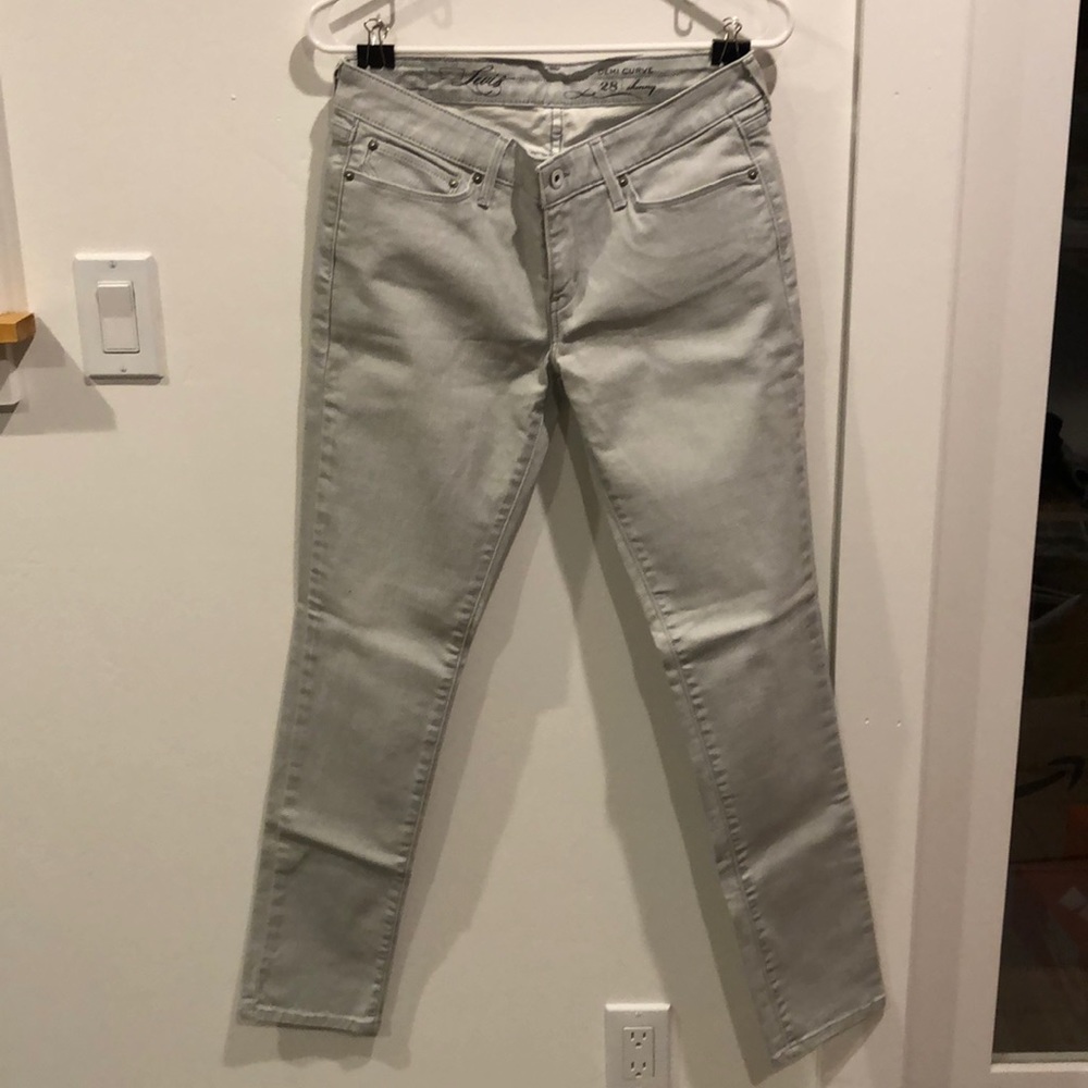 Women’s Levi jeans
